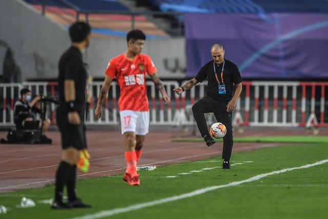上海队主场力克广厦队 CBA总决赛首场告捷